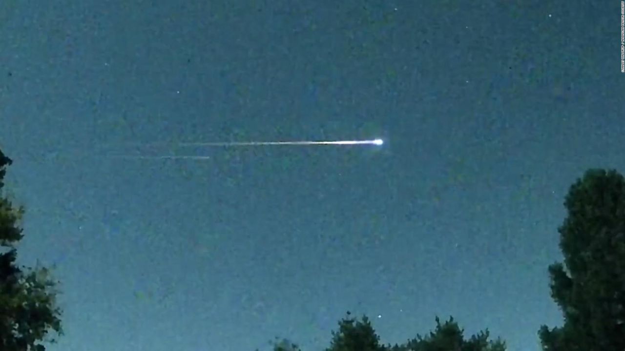 CNNE 1087956 - ¿una bola de fuego? no, es un aparente satelite ruso cayendo a la tierra