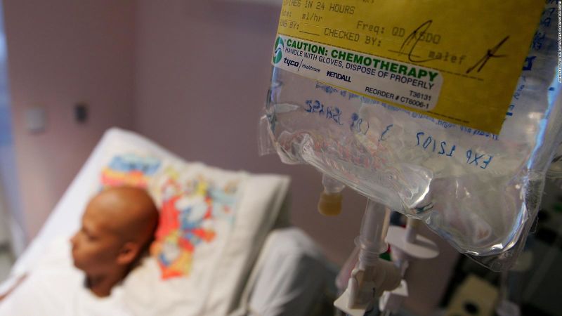 ¿tienes un familiar o amigo diagnosticado con cáncer? Esta es la mejor forma de acompañarlo, según el dr. Huerta | cnn