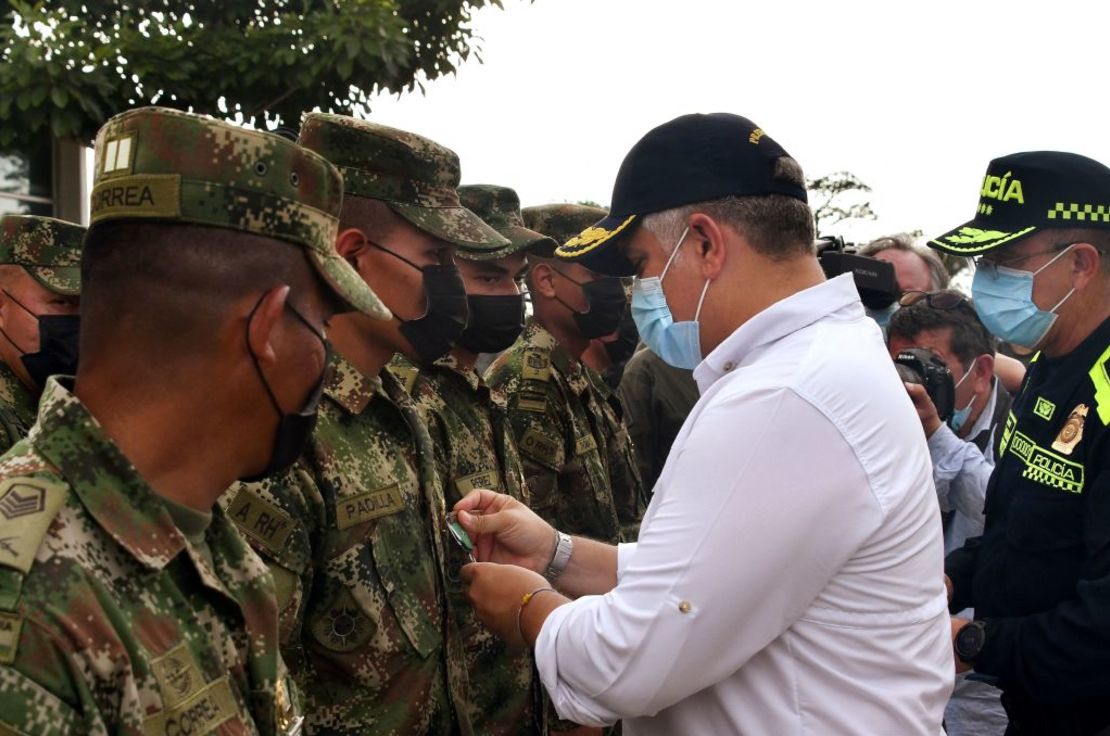 Duque condecoró a los soldados que participaron en la captura de alias Otoniel, en una ceremonia en la base militar Carepa, el 24 de octubre de 2021.