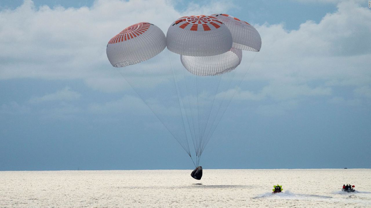 CNNE 1090139 - spacex modifica el inodoro de su nave tras este percance