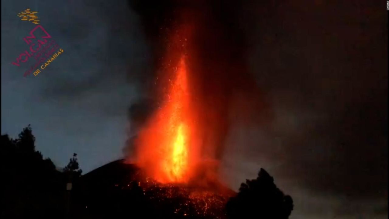 CNNE 1090325 - volcan de la palma aumenta su nivel de emision de lava