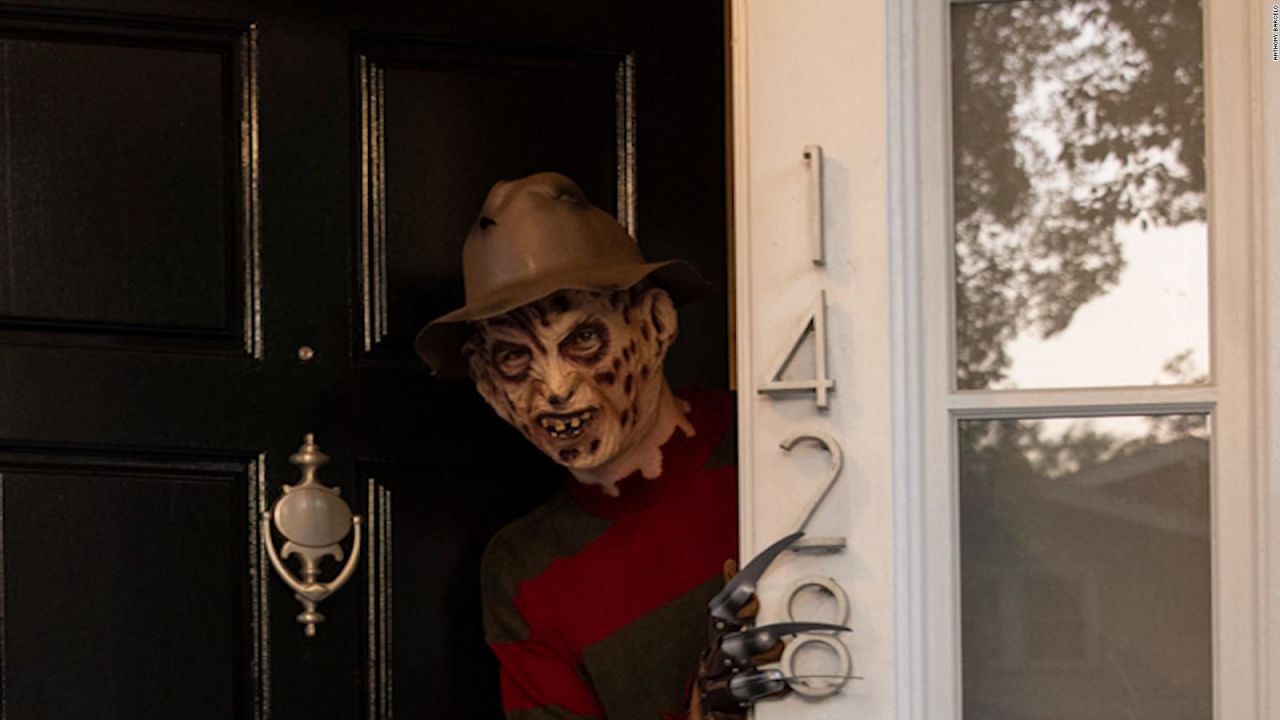 CNNE 1090331 - freddy krueger vende su mansion de la pelicula