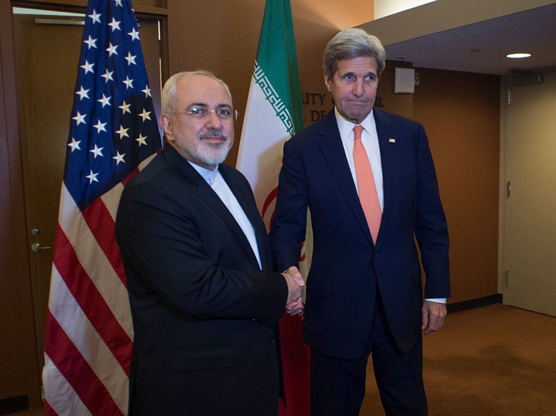 El secretario de Estado de EE.UU., John Kerry, junto al ministros de Relaciones Exteriores de Irán, Mohammad Javad Zarif, en abril de 2016.