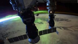 CNNE 1091351 - alucinante vista de una aurora austral desde el espacio