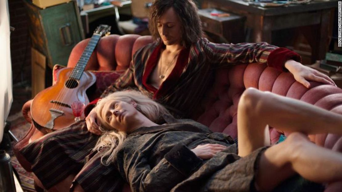 Tom Hiddleston y Tilda Swinton se mienten mucho, reflexionando sobre su existencia, en "Only Lovers Left Alive".