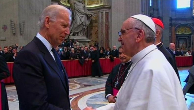 Joe Biden regresó al Vaticano el viernes para reunirse con un papa que ha brindado consuelo familiar e inspiración ideológica a un presidente cuya fe ha sostenido durante mucho tiempo su vida pública y privada.