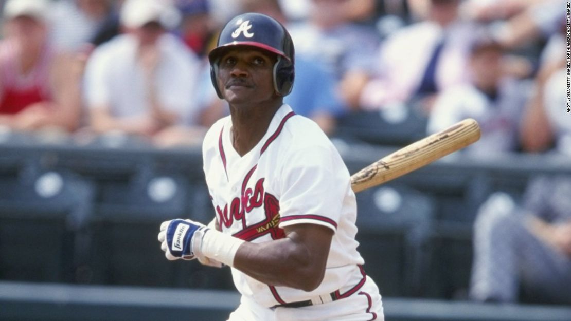 El jardinero Otis Nixon de los Bravos de Atlanta en 1999.