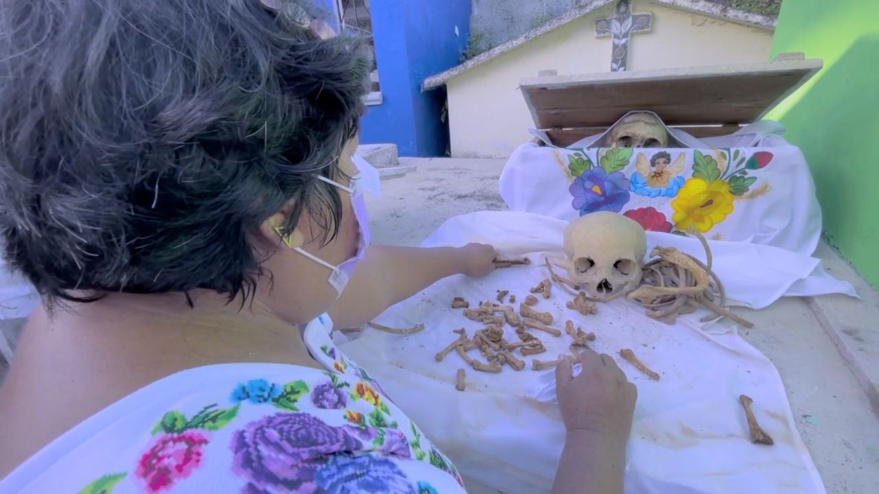 Limpian huesos muertos en Campeche