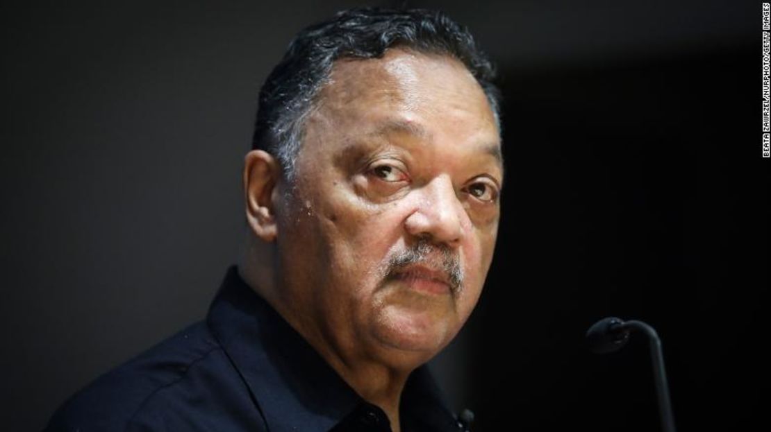 El reverendo Jesse Jackson fue hospitalizado el lunes luego de una caída en la Universidad de Howard.