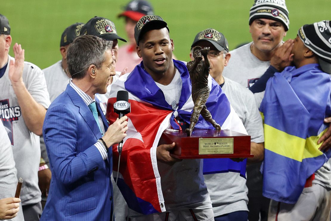 Jorge Soler de los Bravos fue nombrado MVP luego de la victoria del equipo contra los Astros en el Juego 6 para ganar la Serie Mundial 2021 el 2 de noviembre en Houston.