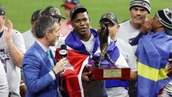 CNNE 1093936 - los braves celebran su primera serie mundial en 26 anos