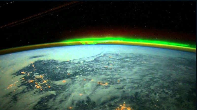 El astronauta thomas pesquet se despide del espacio con este impresionante video en cámara rápida de la tierra | cnn