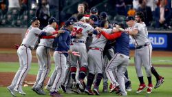 CNNE 1094532 - baerga- hay que quitarse el sombrero ante los braves