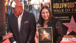 CNNE 1094625 - ana gabriel y su estrella en el paseo de la fama de hollywood