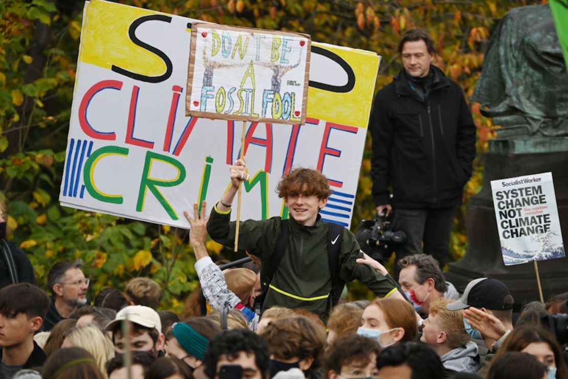 CNNE 1095448 - fridays for future cop26 scotland march