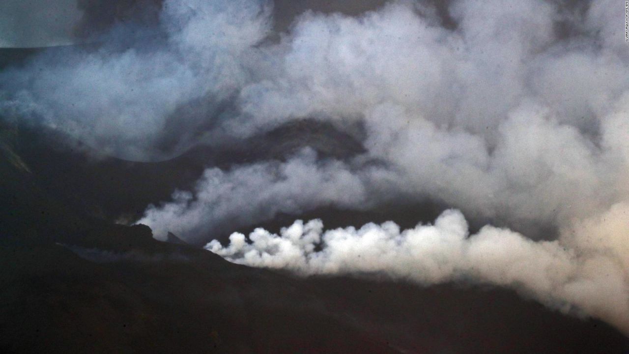 CNNE 1095520 - emisiones del volcan de la palma no se detienen