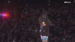 CNNE 1096129 - el momento en que travis scott nota que hay una emergencia entre el publico