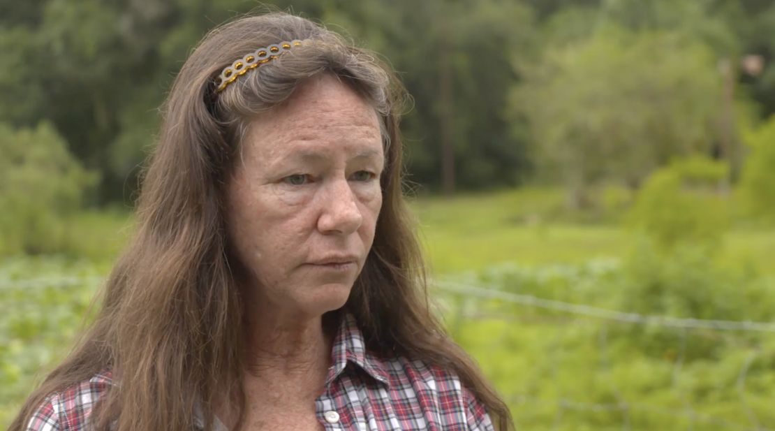 Molly Bowen, residente de Arcadia, comenzó a preocuparse hace unos años cuando colocaron rocas de descarte en una zona de juegos de un parque en el sur de Hardee.