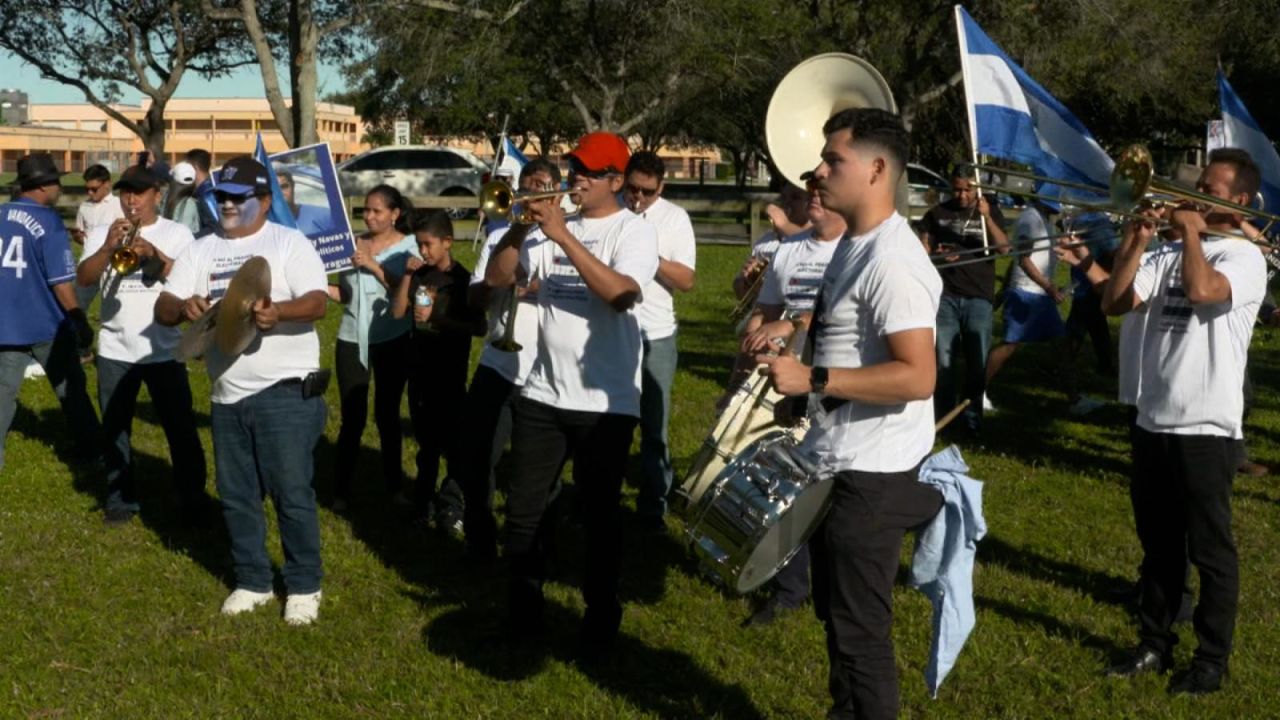 CNNE 1096488 - nicaraguenses en miami protestan contra elecciones