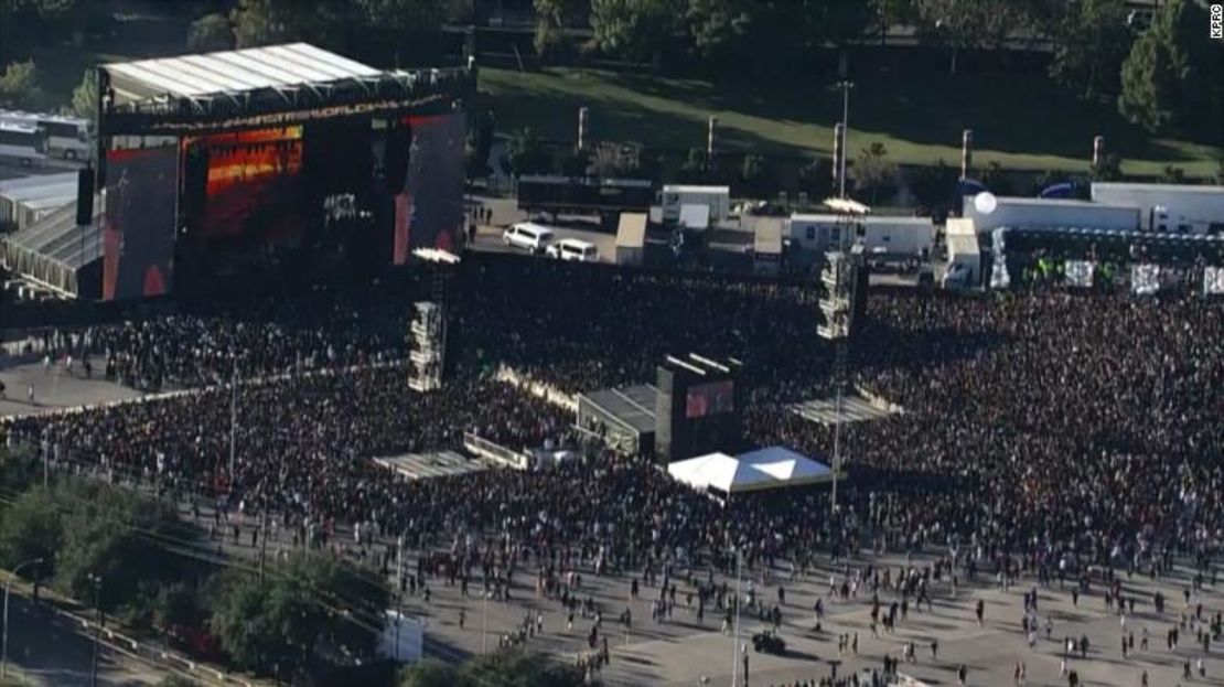 Vista aérea de la enorme multitud en el Astroworld Festival.