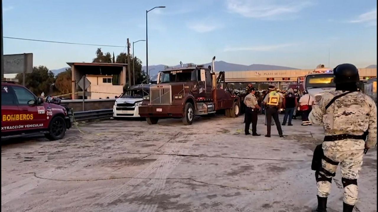 CNNE 1097140 - al menos 17 muertos en accidente de carretera en mexico