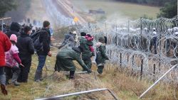 CNNE 1097289 - crisis en la frontera polonia- belarus- ¿que pasa?