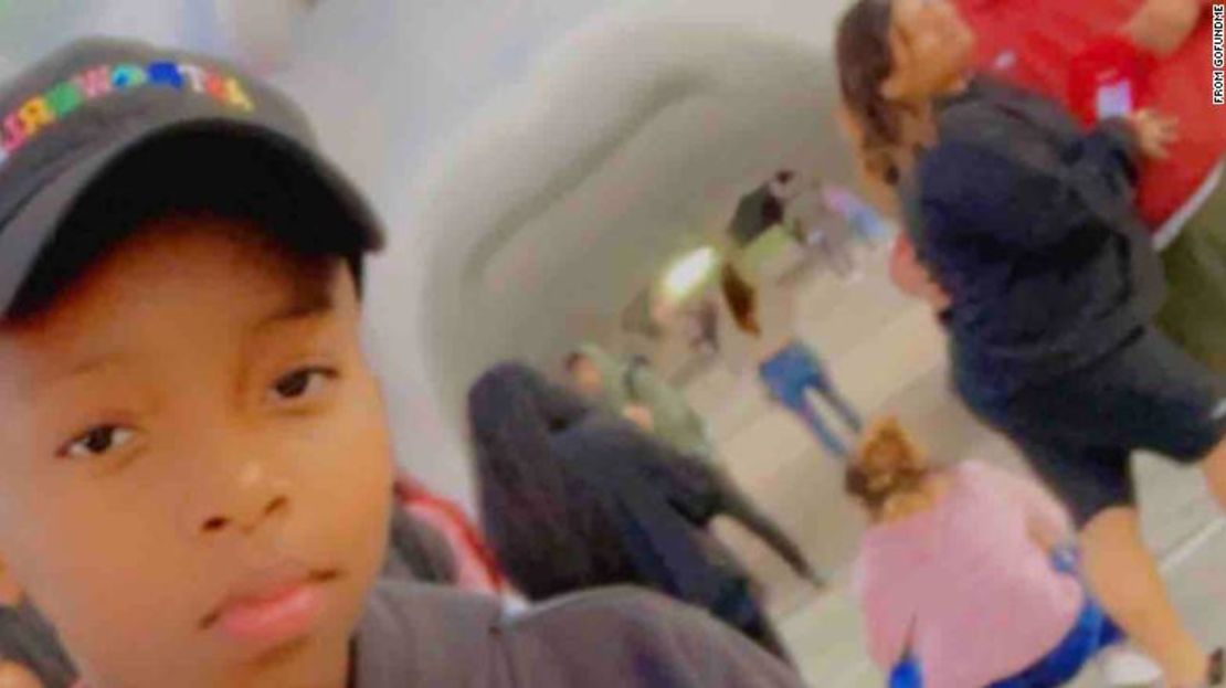 Ezra Blount, de 9 años, resultó gravemente herido mientras asistía al Festival Astroworld el viernes en Houston, dice su abuelo.