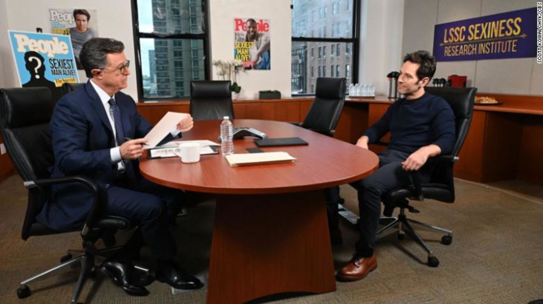 The Late Show with Stephen Colbert y el invitado Paul Rudd durante el show del martes 9 de noviembre de 2021.