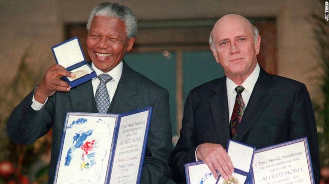 De Klerk (derecha) y Mandela compartieron el Premio Nobel de la Paz en 1993.