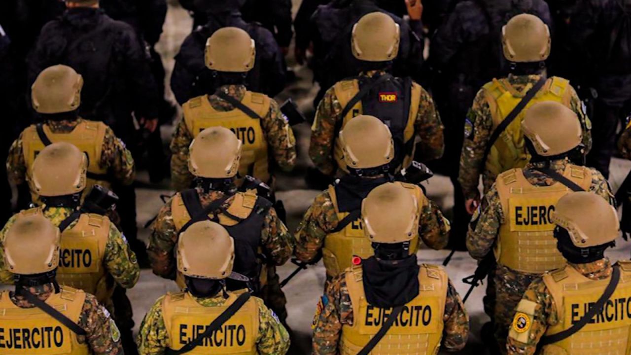 CNNE 1099292 - el salvador manda militares a las calles por violencia