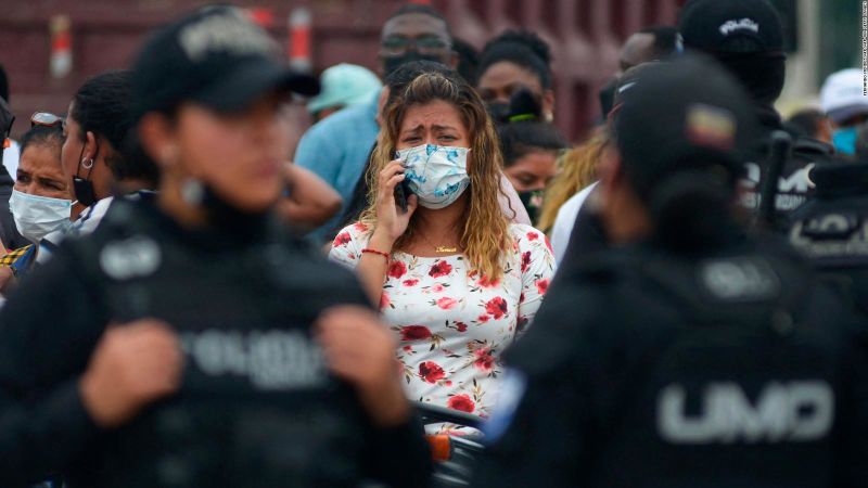 Familiares de los presos fallecidos en cárcel de guayaquil lloran su pérdida | cnn