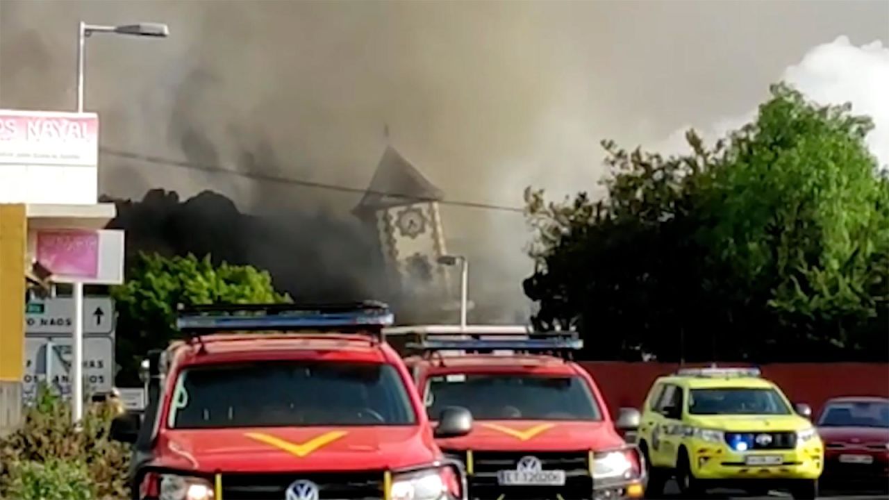 CNNE 1100383 - lo que sintio cuando la lava derrumbo su iglesia en la palma