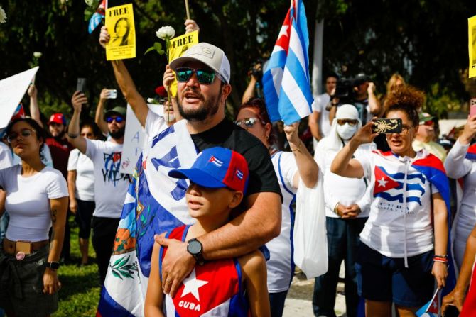 CNNE 1100885 - us-cuba-politics-diplomacy-protest