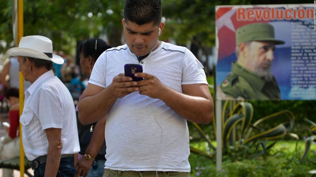 CNNE 1101256 - por que el gobierno cubano no permite el libre acceso a internet