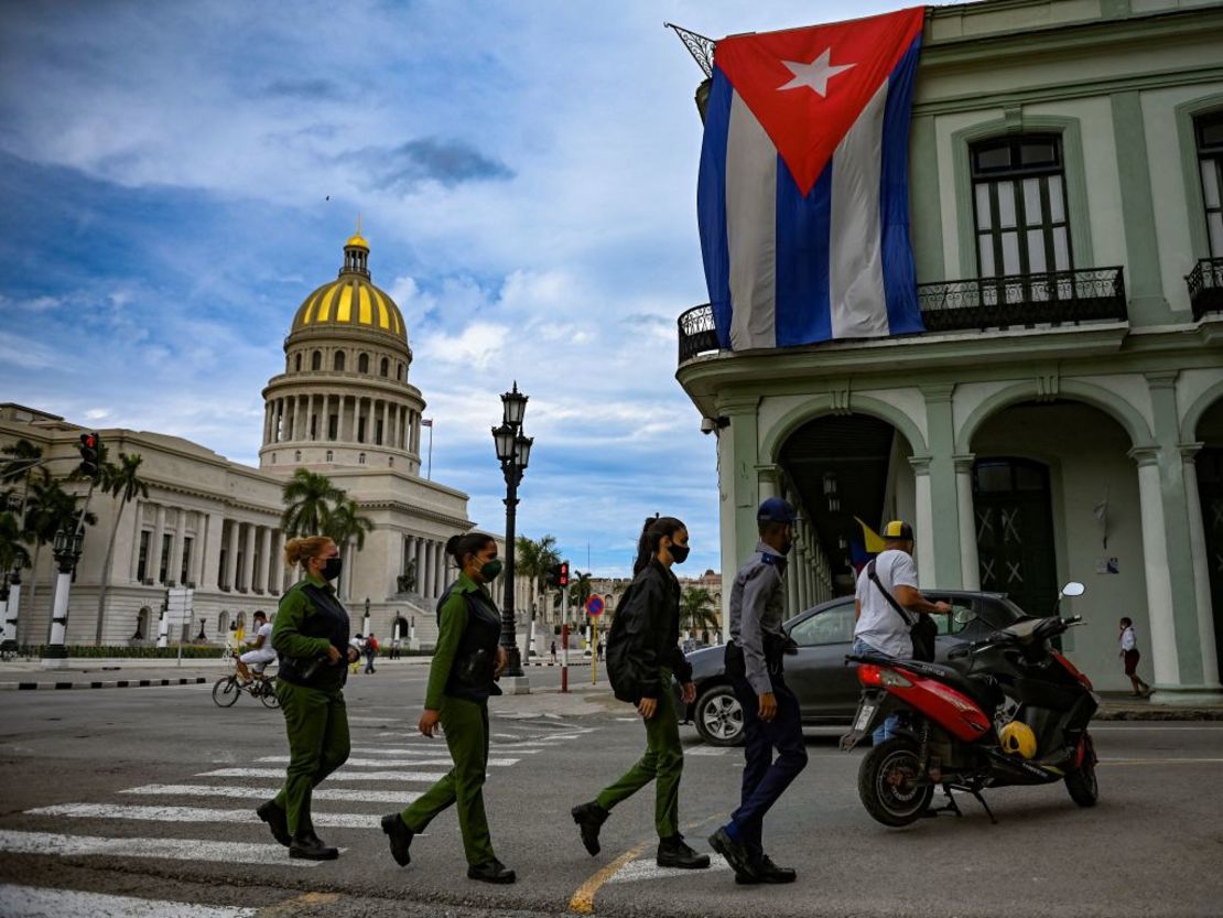 Policías en en centro de La Habana el 15 de diciembre.