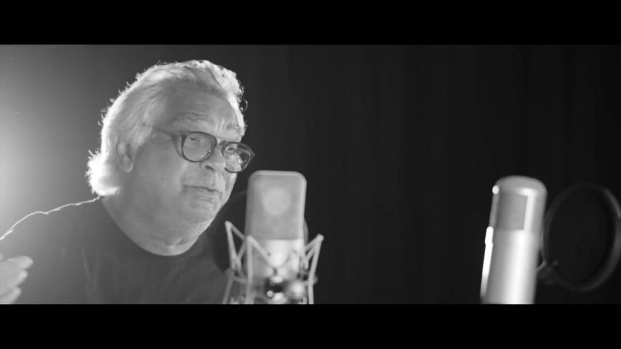 CNNE 1101723 - nicolas reyes, de gipsy kings, canta tema de sinatra en ritmo del flamenco