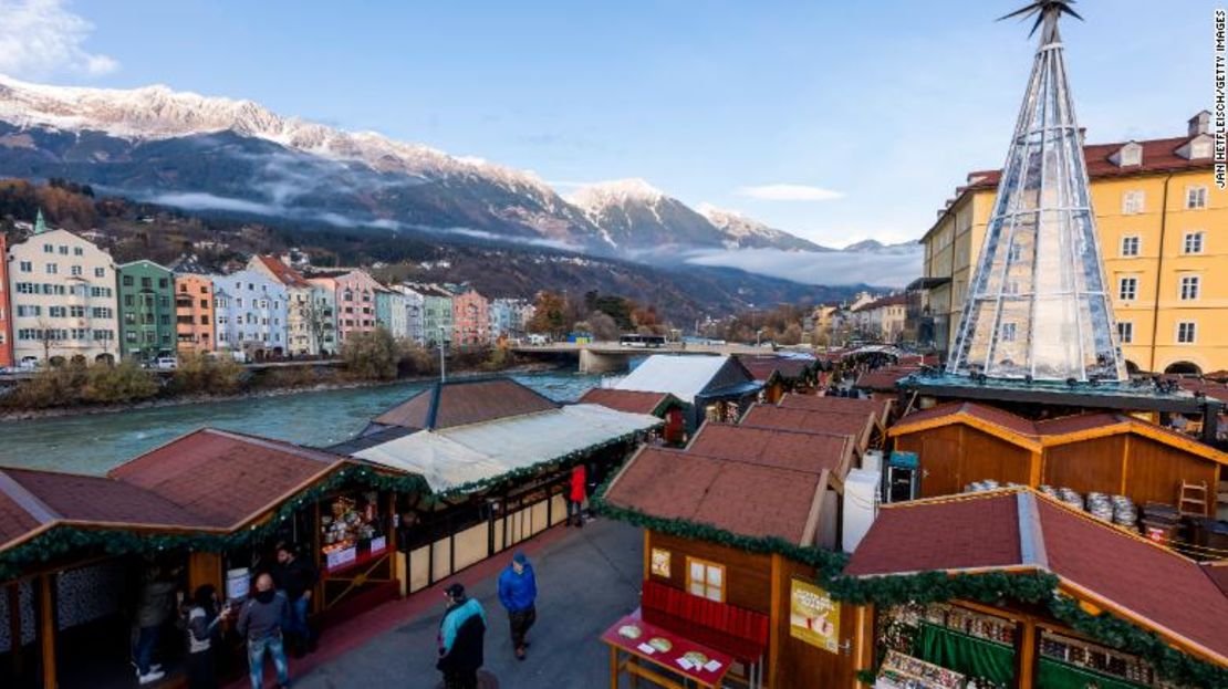 Mercado navideño en Inssbruck, Austria, cuando comenzó el confinamiento para los no vacunados.