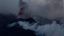 CNNE 1102154 - mira las impactantes columnas de humo en la palma