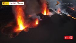 CNNE 1102454 - mira estas cuatro bocas volcanicas activas a la vez