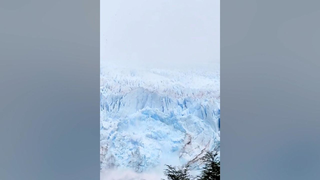 CNNE 1102702 - asombroso desprendimiento en el glaciar perito moreno