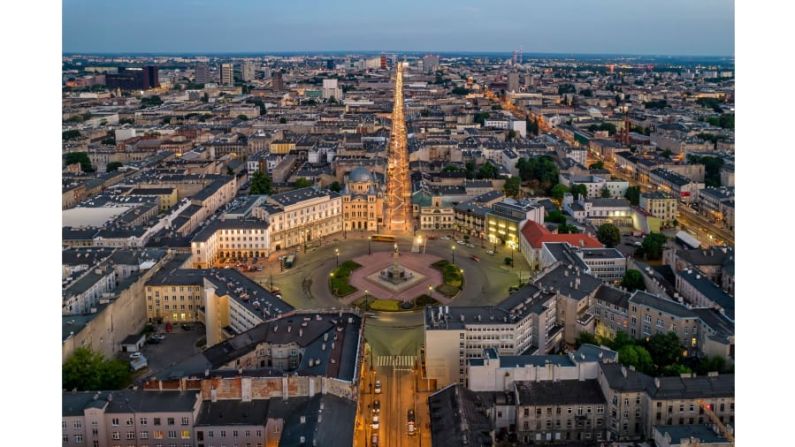 La ciudad polaca de Łódź figura en las selecciones temáticas de sostenibilidad de National Geographic. En la imagen, la Plaza de la Libertad.