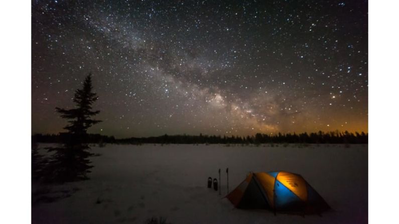 En la categoría de naturaleza, el norte de Minnesota, donde se puede acampar bajo la Vía Láctea en el Parque Nacional de Voyegeurs, es uno de los elegidos.