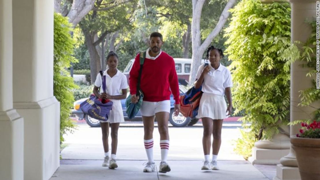 Demi Singleton como Serena, Will Smith como Richard Williams y Saniyya Sidney como Venus en el drama de Warner Bros. 'King Richard'.