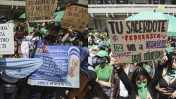 CNNE 1104123 - aborto en colombia- ¿que deberia fallar la justicia?