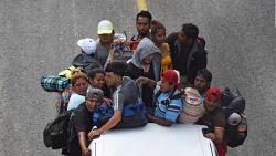 CNNE 1104279 - queremos trabajo, dice migrante en mexico rumbo a ee-uu-