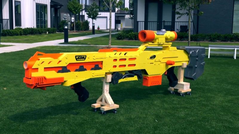 Conoce la pistola Nerf mas grande del mundo que batio el record Guinness