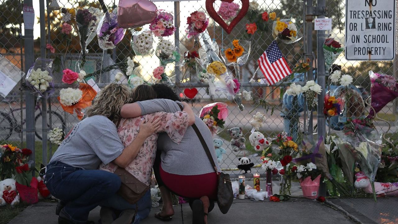 CNNE 1105513 - un acuerdo "historico" entre familias de las victimas de parkland y el departamento de justicia