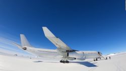 CNNE 1105923 - el vuelo de airbus a340 a la antartida tomo 3 horas