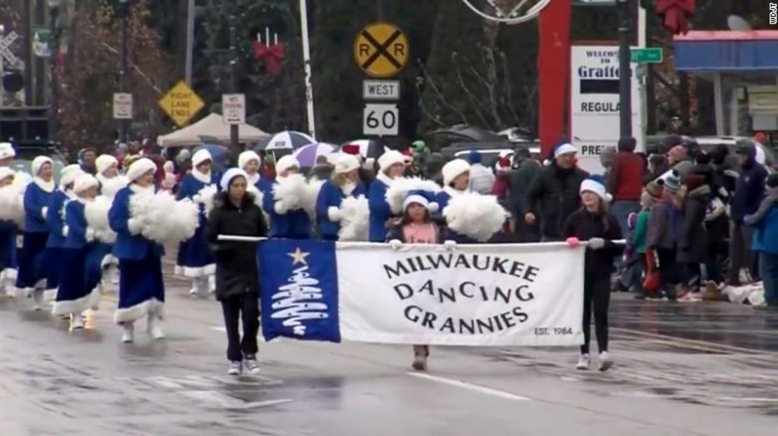 Las Abuelas Bailarinas de Milwaukee dicen que algunas miembros fueron víctimas del accidente del desfile navideño de Waukesha el 21 de noviembre de 2021.