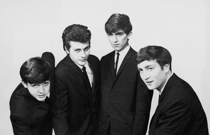 En 1961, un retrato del grupo The Beatles. De izquierda a derecha: Paul McCartney, Pete Best, George Harrison (1943-2001) y John Lennon (1940-1980).